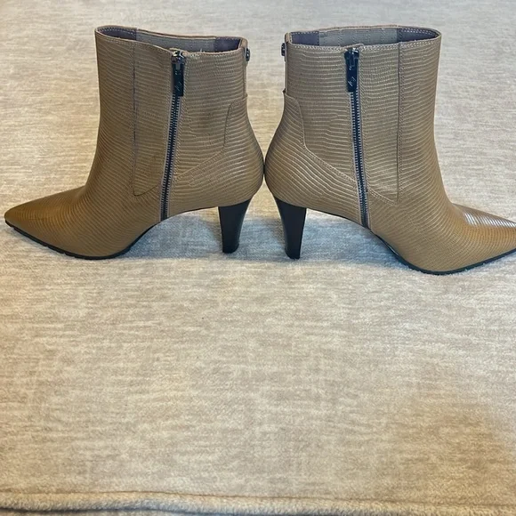 Donald Pliner Tan Heeled Ankle Boots - Picture 5 of 11